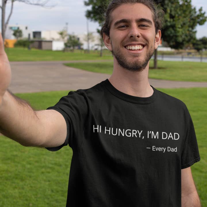 Chemise Funny Dad - T-shirt doux « Hi Hungry, I'm Dad » - Cadeau hilarant pour papa pour la vente par After Five Designs