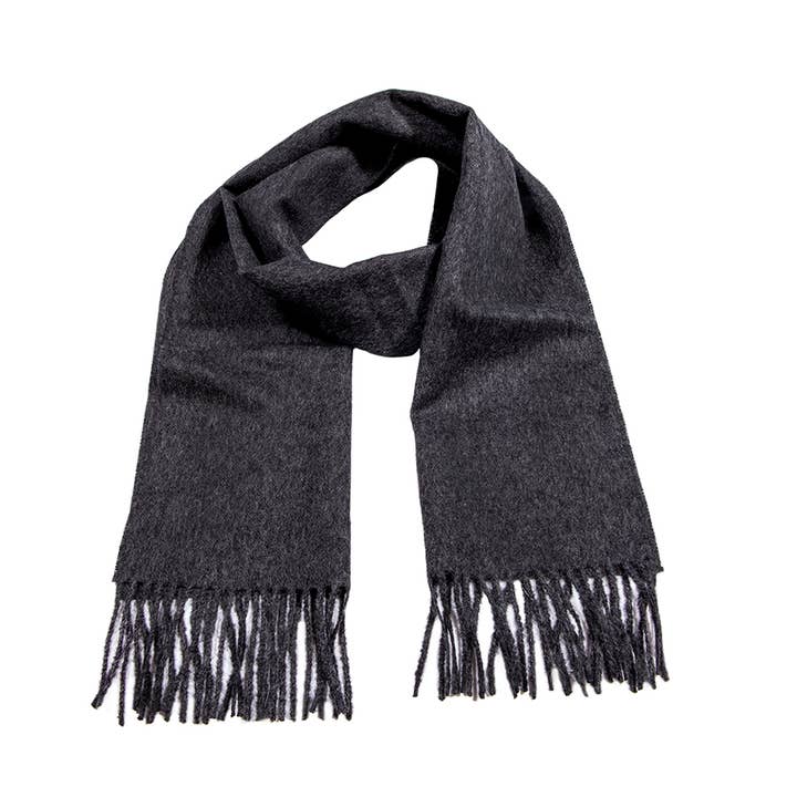 Gris moyen. pour la vente par Simple Things Ltd.