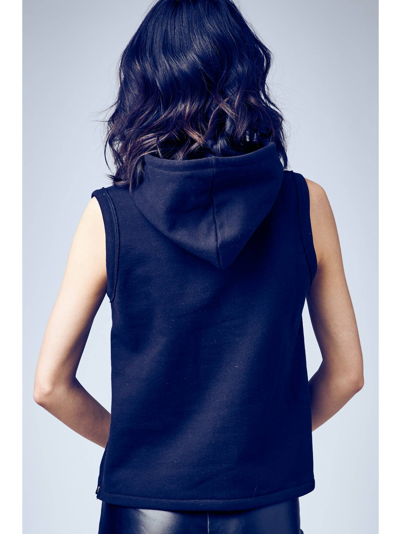 Forro polar negro/negro FW22_WE001-PRN001 | La alfombra roja | Sudadera con capucha reelaborada (negra) de venta al por mayor en Faire2