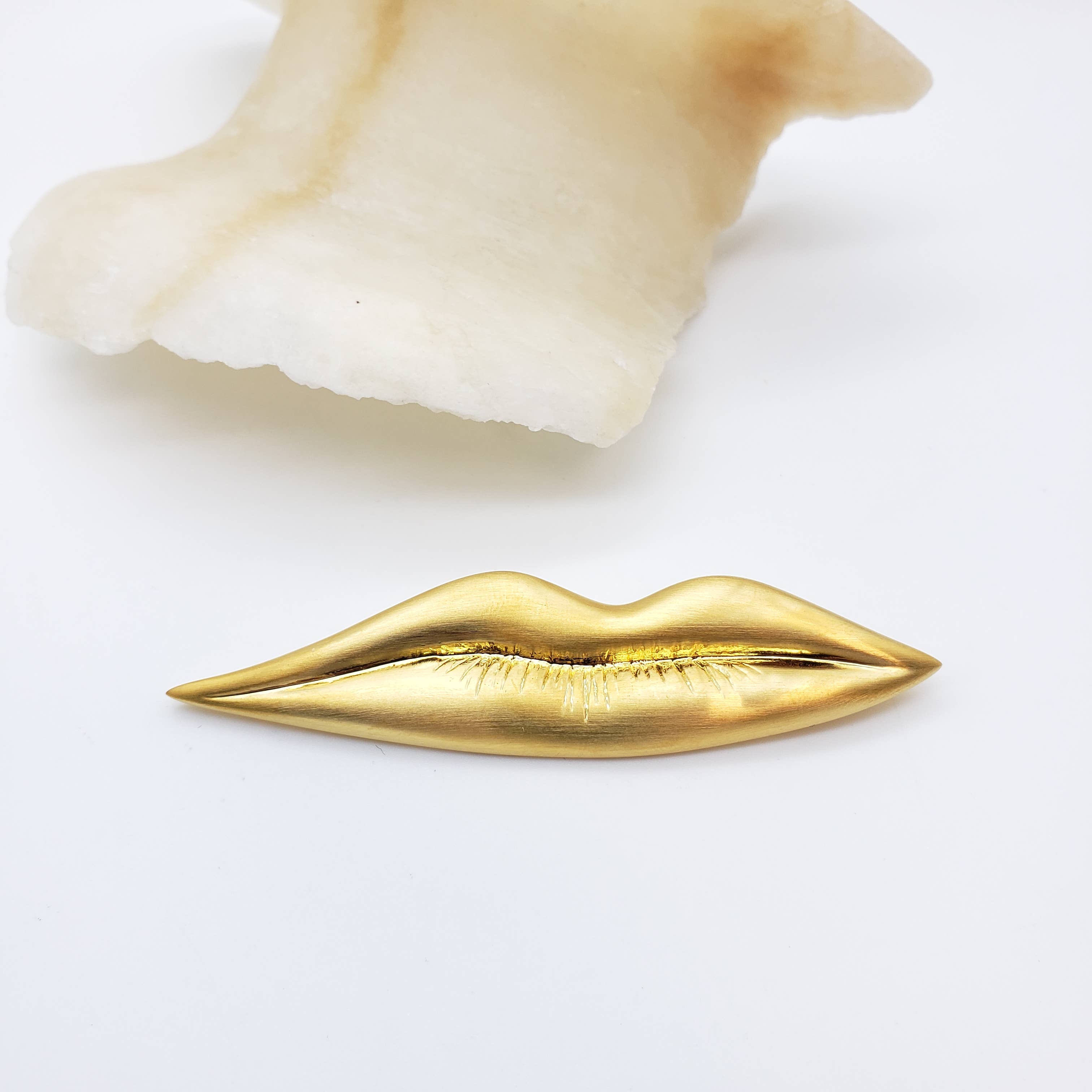 Discoveries, Inc. – Engroshandel Broche – Guldlæber Broche - Inspireret af Man Ray4