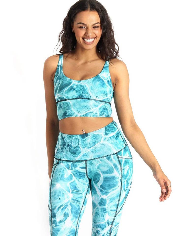 Soutien-gorge de sport Limitless pour Pool Party, maintien moyen, A - E C pour la vente par Yoga Democracy