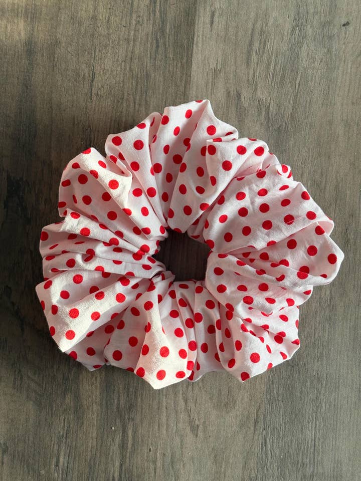 Klassisk röd prickig scrunchie för wholesale av ASAP Craft Supplies