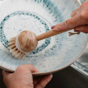 New Bamboo Long Handle Dish Brush for wholesale by Zefiro