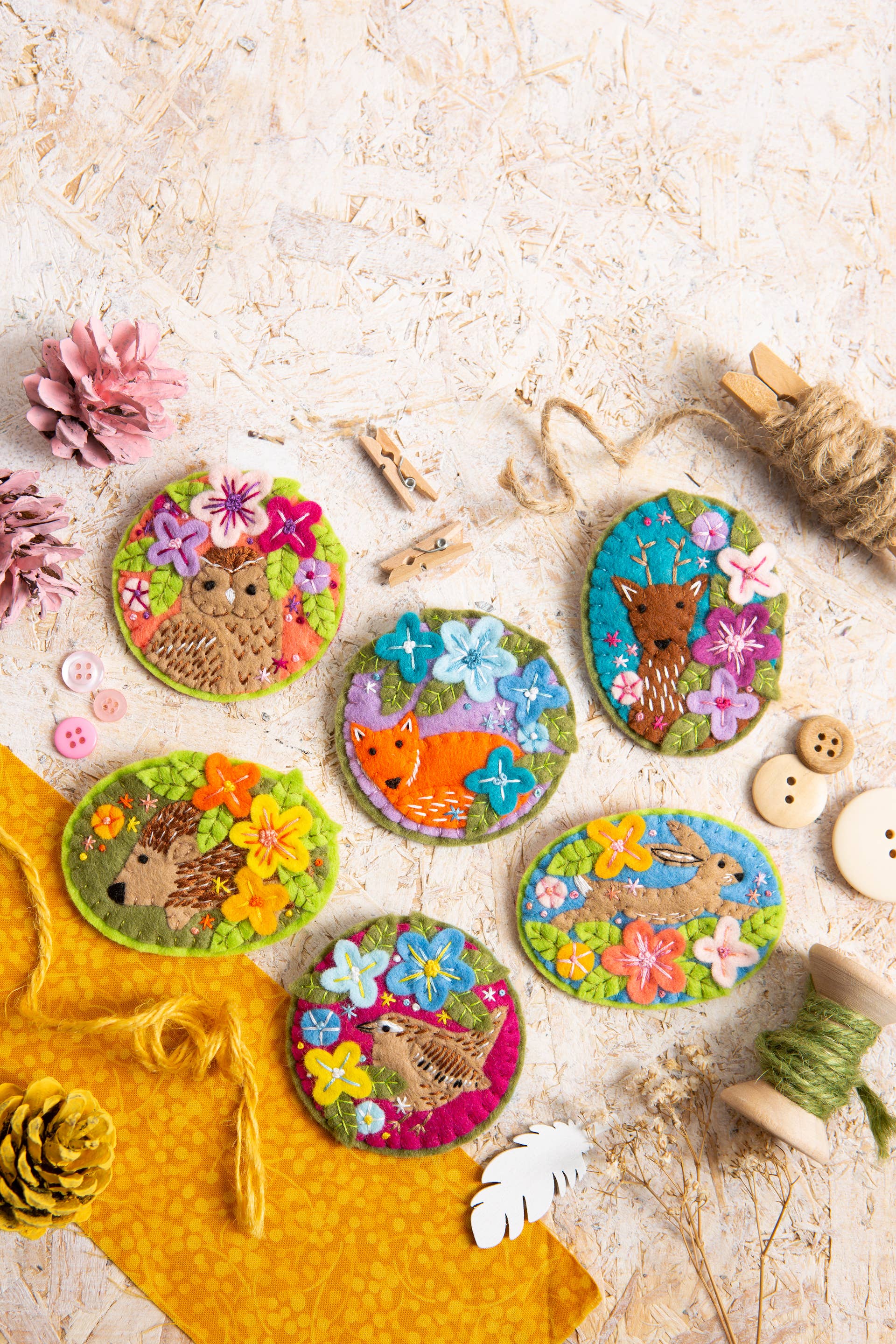 Hawthorn Handmade (US Duties Paid) - Vente Kits de couture - Kit de broche en feutre de cerf | Kit d'artisanat complet5