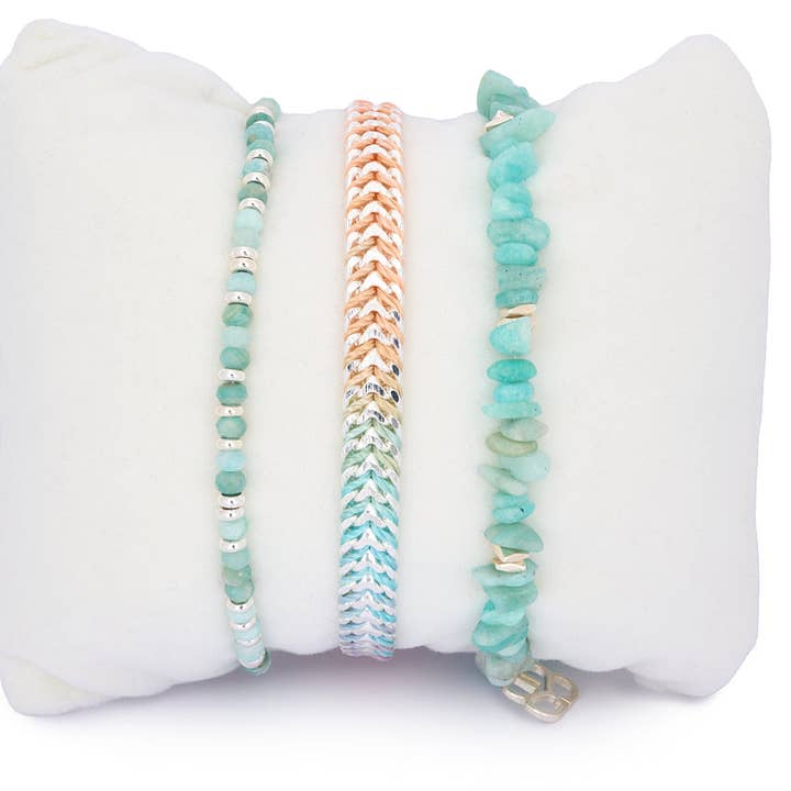 Empilement de Bracelets en Amazonite de Maupiti et Argent pour la vente par Boho Betty