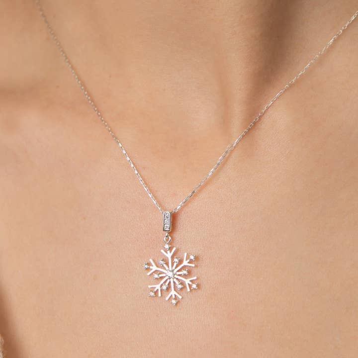 Volenia Silver - Wholesale Pendant/Charm Necklace - Wolesale Women's Snowflake Design 925 Sterling Silver Necklace0