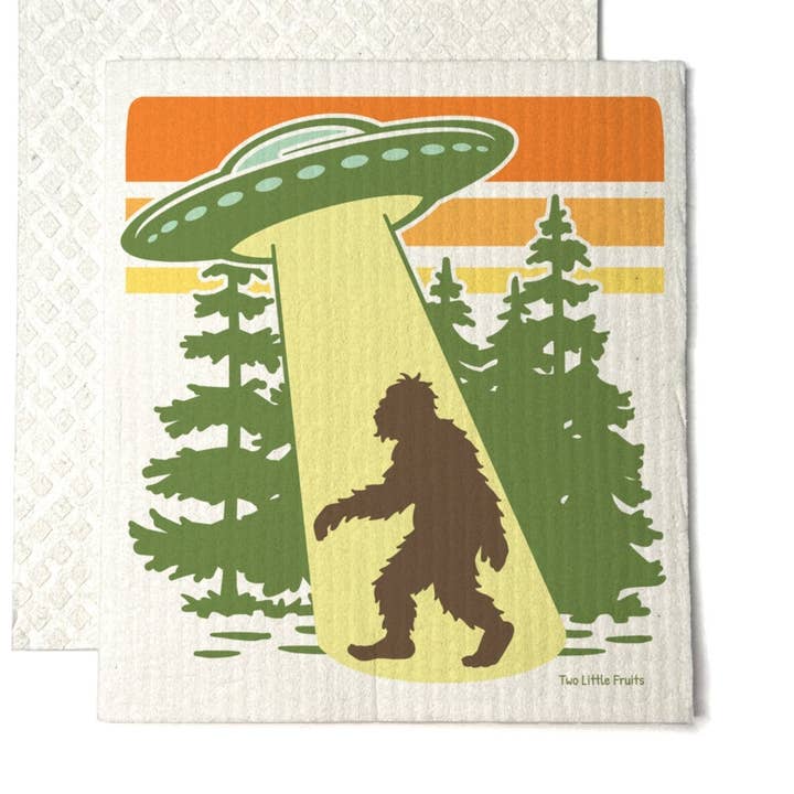 Torchon suédois - OVNI – Cadeau de cuisine drôle Bigfoot pour la vente par Two Little Fruits