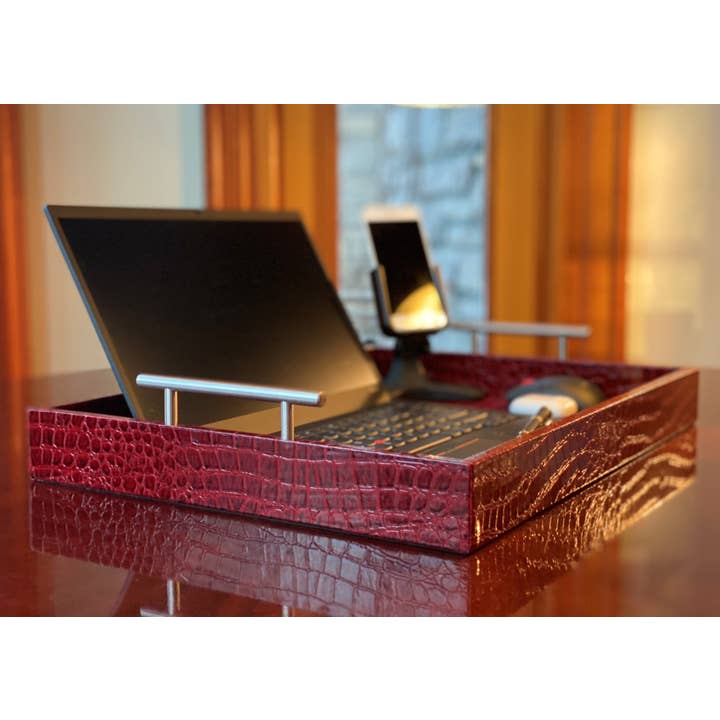 One Preevay Luxury Home Furniture & Decor – Engroshandel Skrivebordsindretning – Professionel bærbar arbejdsstation med dobbelte adgangsport og premium rød præget læder – slidstærk og let9
