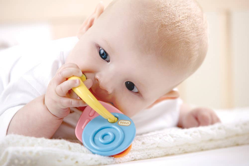 TOLO BIO – Mordedor - Bebé por atacado – Tolo Baby Anel de Dentição & Chocalho 2 em 1 - Cores Pastel1