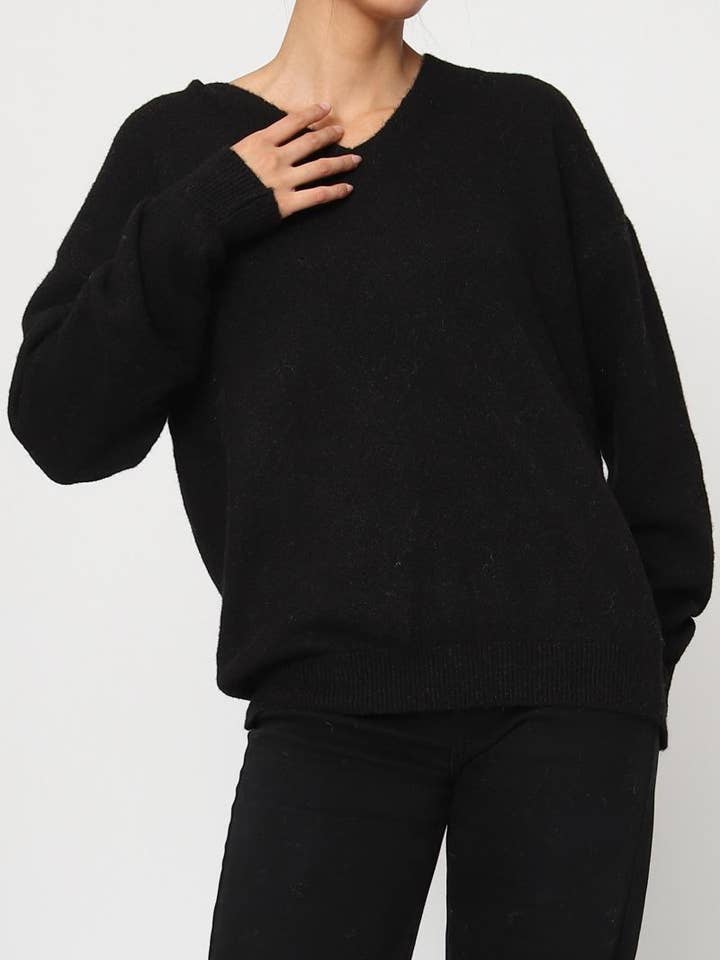 DIX-ONZE - Wholesale Knit Sweater - Women's - V-Neck Sweater – Soft Knit & Comfortable Fit12