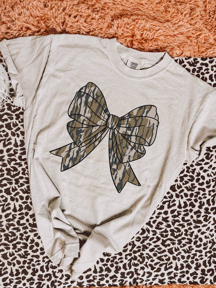 Coquette Tarn-T-Shirt für den Großhandel von The Desert Lobo