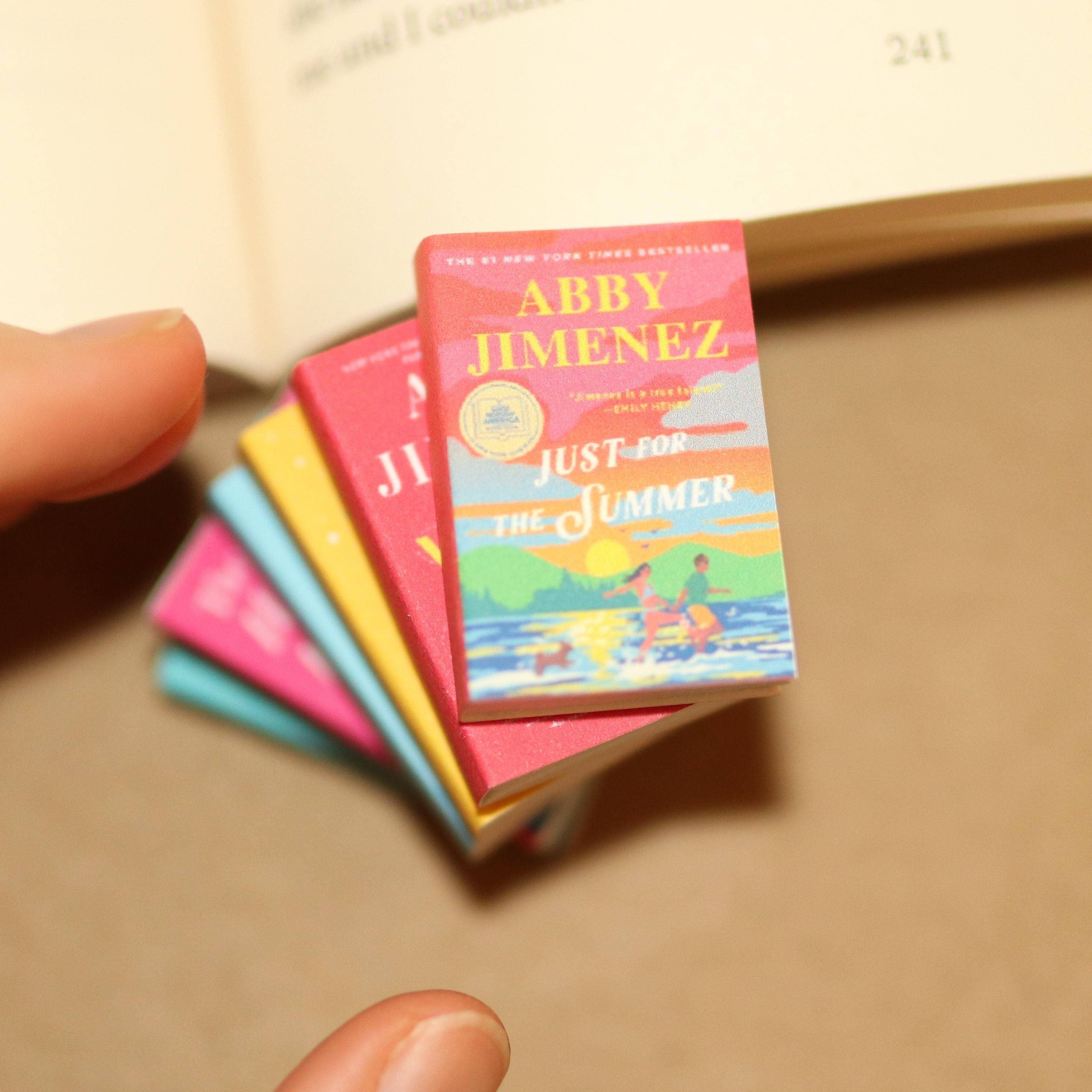 The Sticker Shop – Engroshandel Pyntefigur – Håndlavet Mini Abby Jimenez Bog Sæt På 6 Til Sommerromantik8