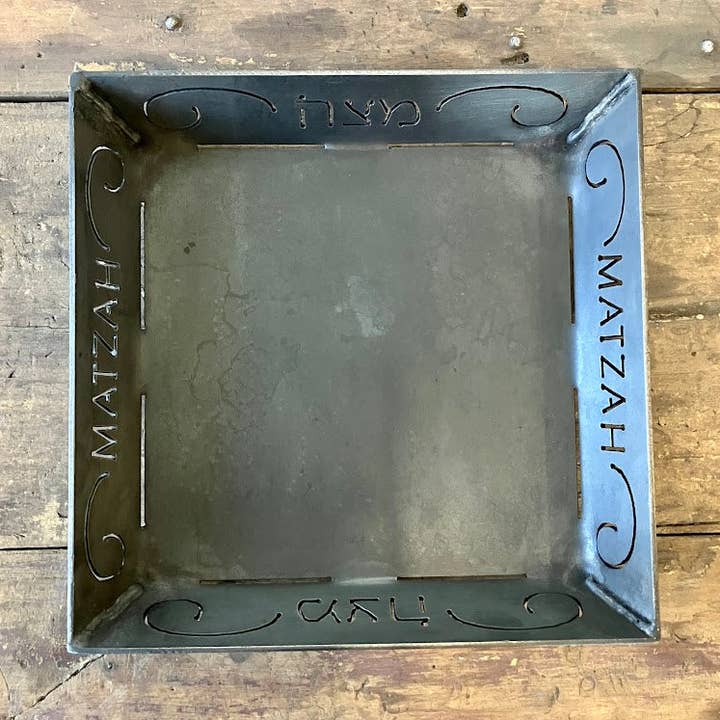 Plateau à Matzah pour la vente par Blackthorne Forge