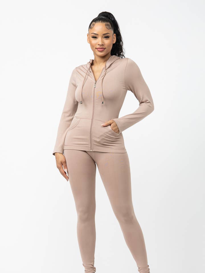 Julia by LoveJ - Vendita all'ingrosso Completo loungewear - Donna - Set con cappuccio e leggings con zip senza cuciture13