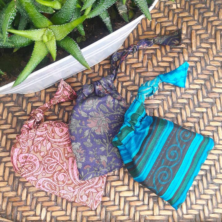 Siesta – wholesale Sleep/eye mask – Recycled Sari Eye Mask3