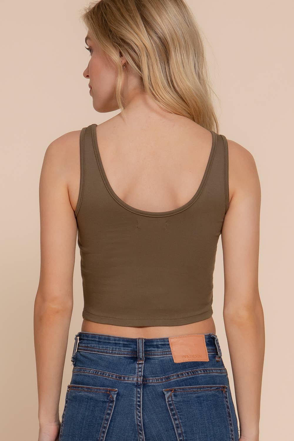 Active Basic | Active USA - Venta al por mayor Jersey corto de punto - Mujer - Top de punto sin mangas con dobladillo curvo y detalle de forro  14