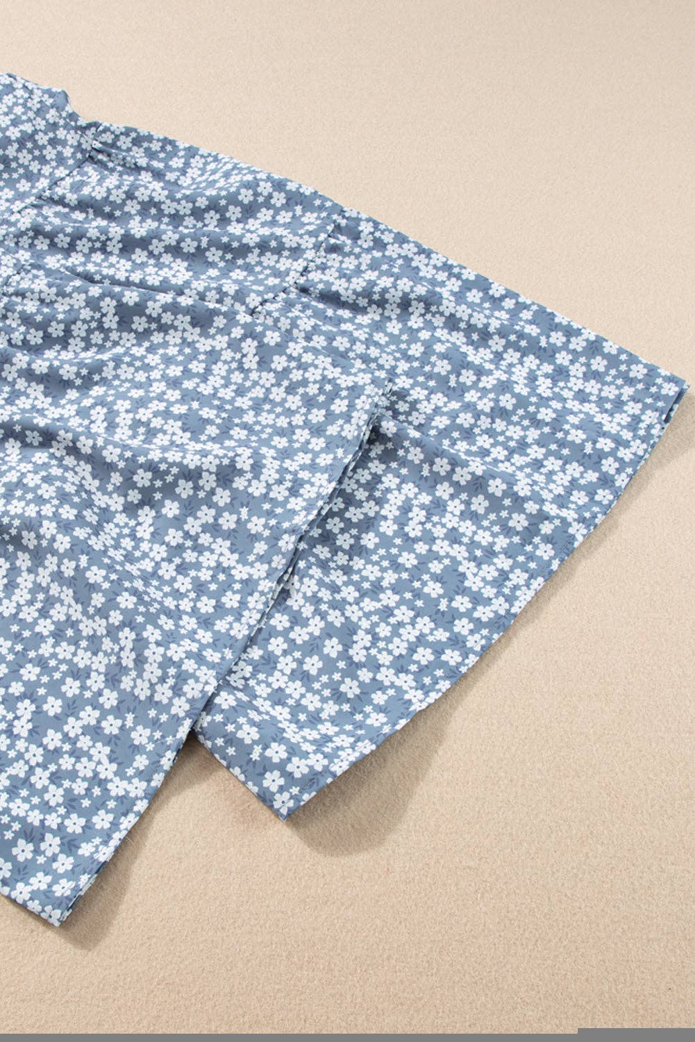 Lovesoft - Wholesale Jumpsuit - Dames - Jumpsuit met smalle bandjes en smockerlijfje en wijde pijpen en bloemenprint5