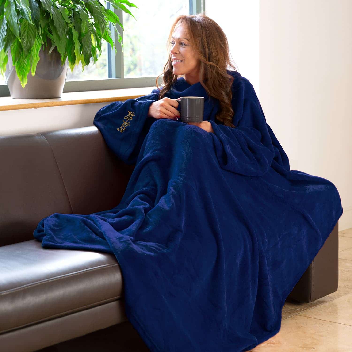 Wholesale Gifts Tomorrow – wholesale Throw blanket – Navy Deluxe Snug Rug Blanket With Sleeves And Pouch Pocket1