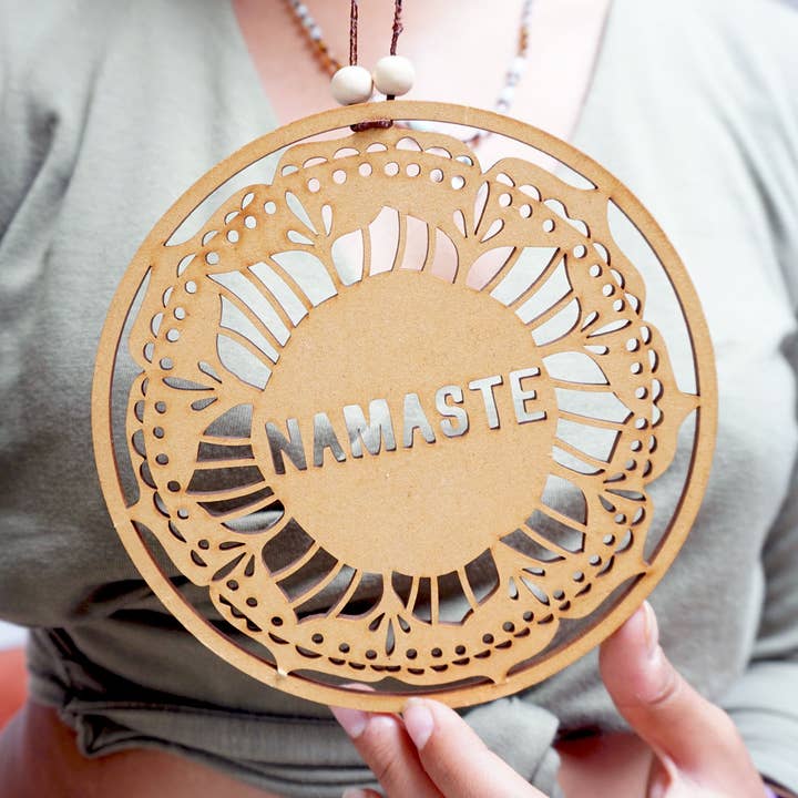 Namaste Wandschild für den Großhandel von Ant Design Gifts