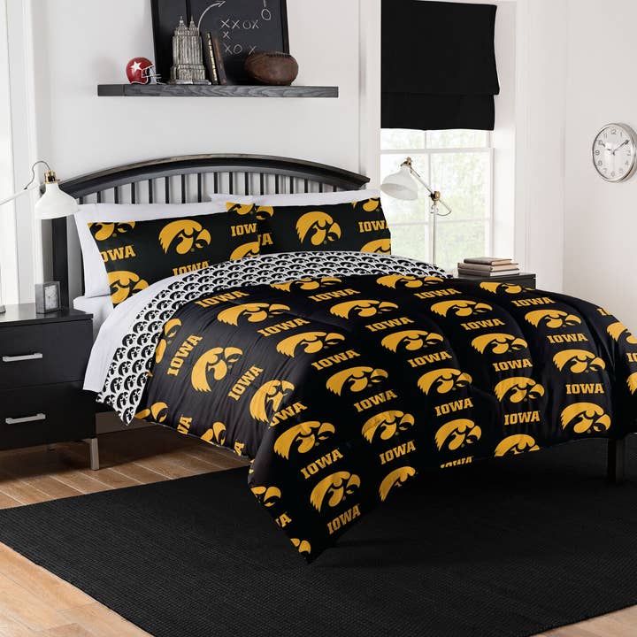 NCAA Univ of Iowa ROTARY - Queen Bed in Bag for wholesale by The Northwest Group