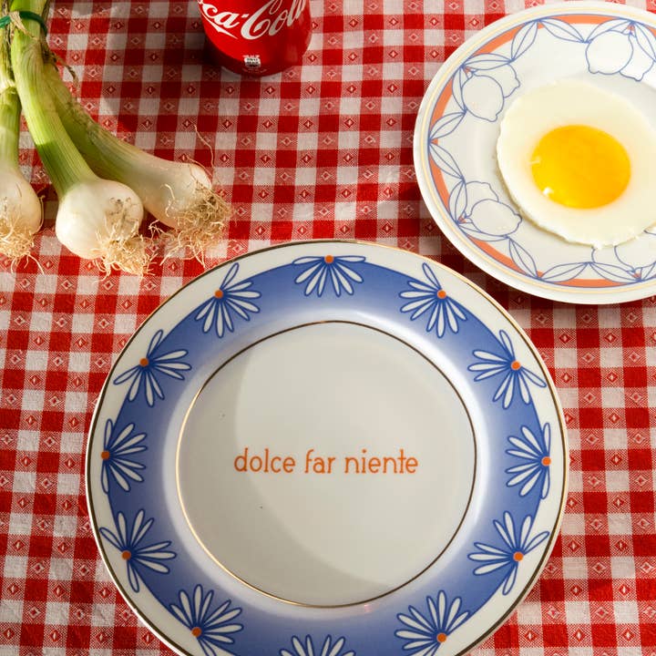 ilaria.i - Wholesale Dinner Plate - DOLCE FAR NIENTE BIG - Porcelain plate with writing1