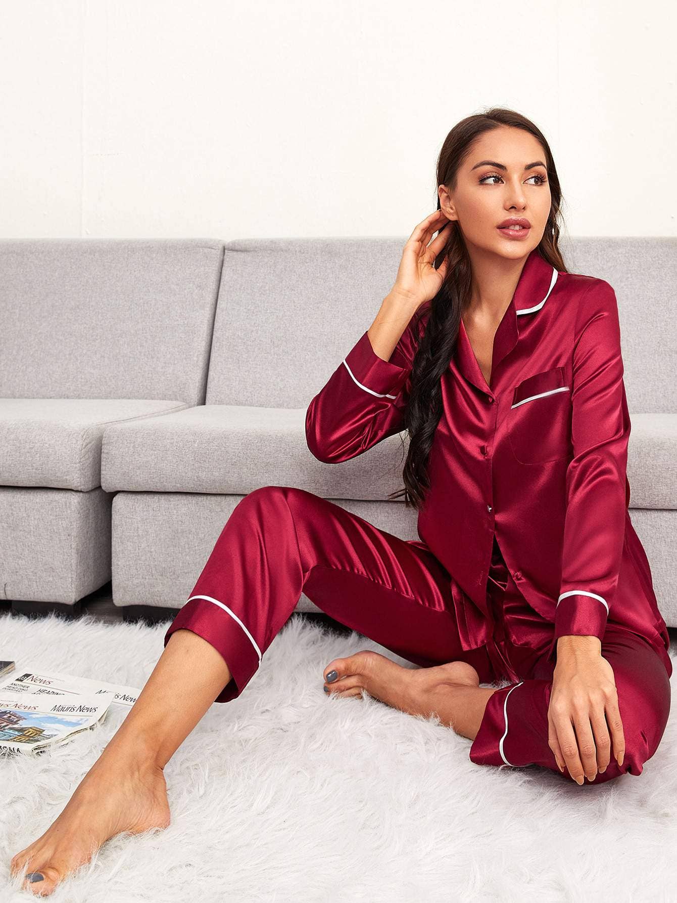 Queen Fashion - Venta al por mayor Conjunto de ropa para dormir - Mujer - Conjunto de pijama satinado con cuello de solapa y botones delanteros0