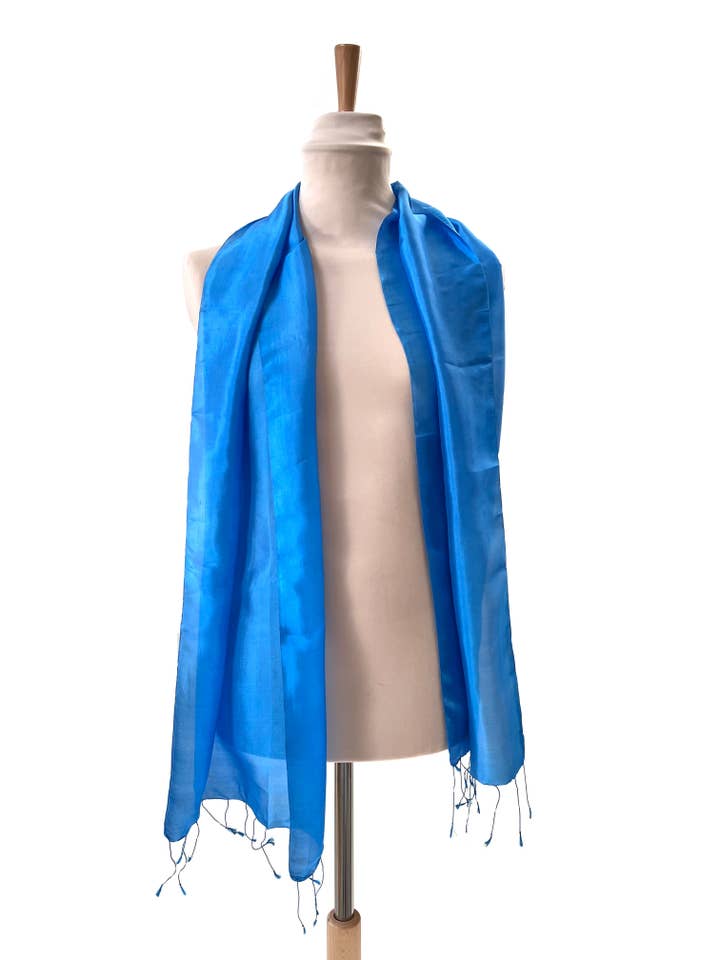 Le Krama Soyeux Bleu Roi pour la vente par Krama Heritage