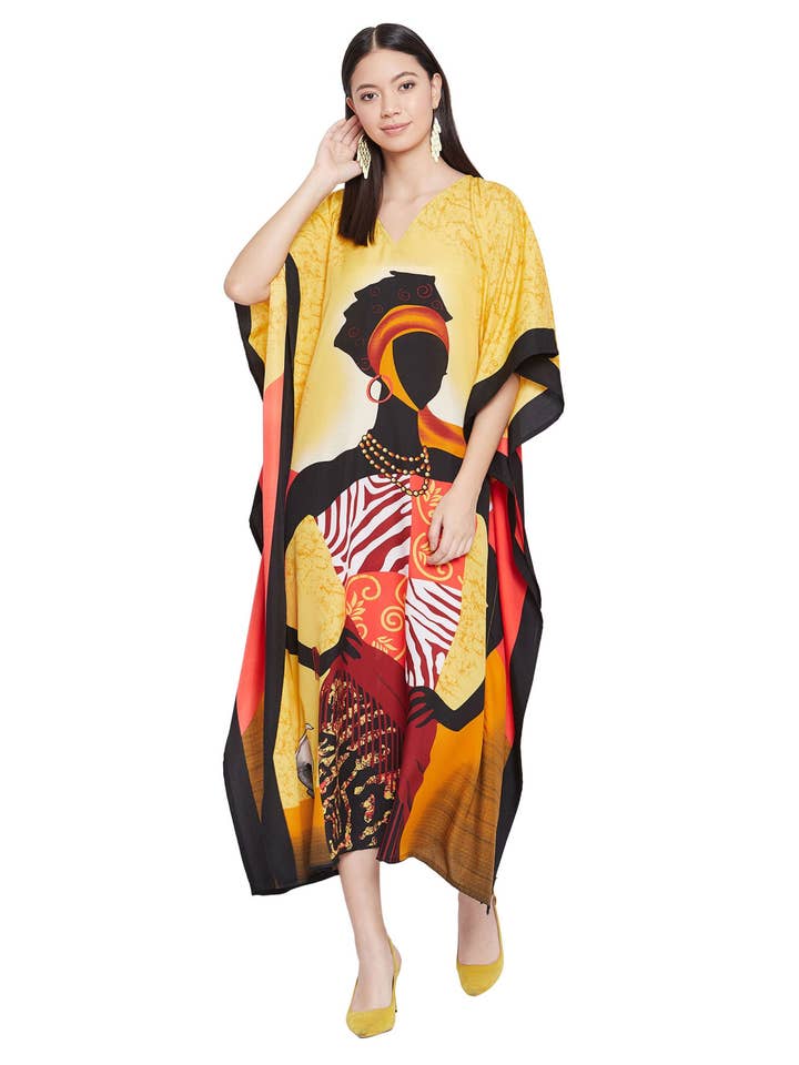 Robe caftan en polyester doré à imprimé tribal pour femme pour la vente par GYPSIE BLU
