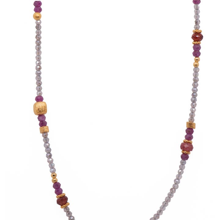 Collier en labradorite, grenat, rubis et tourmaline rose pour la vente par Joyla Jewelry