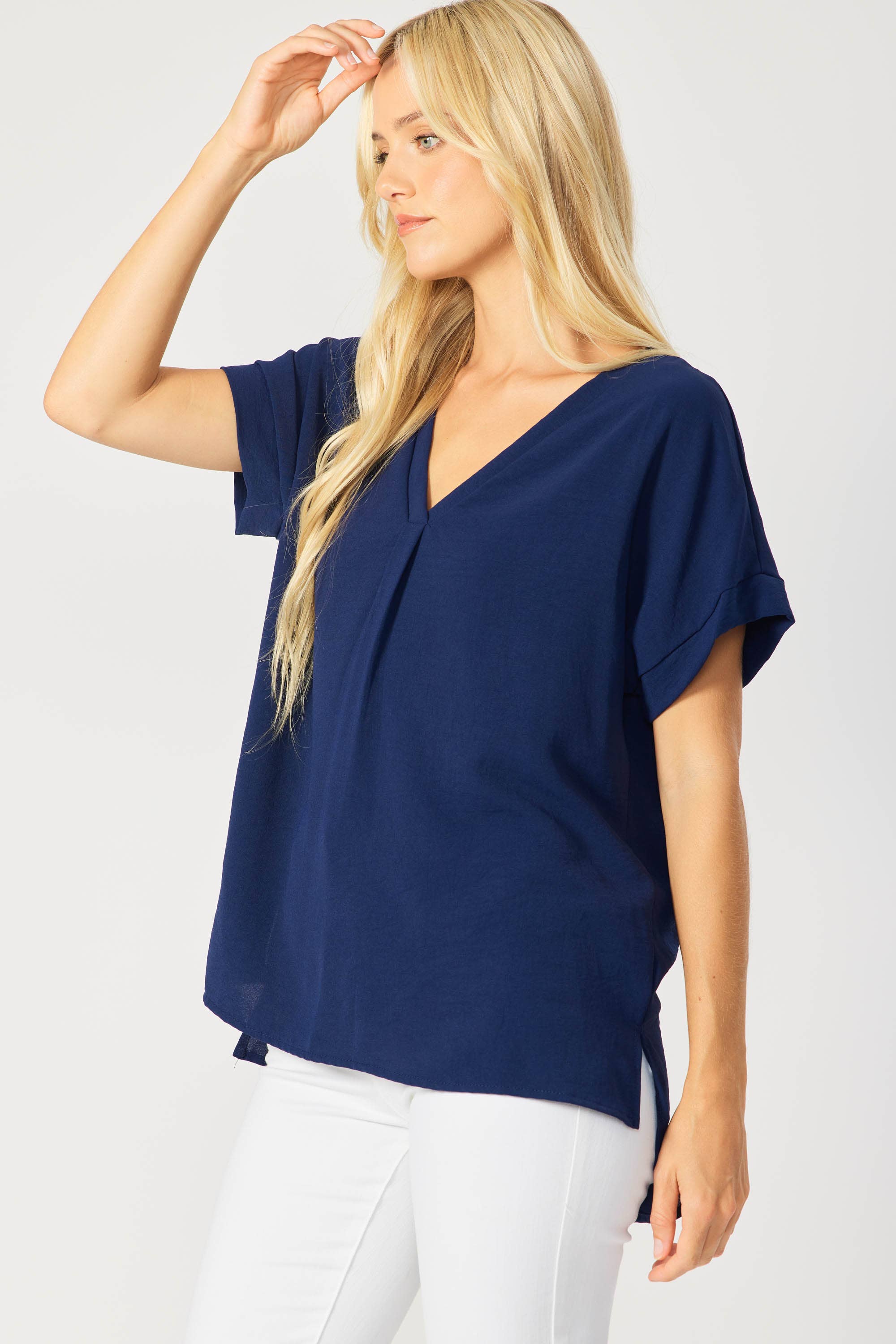 FSL Apparel - Vendita all'ingrosso Camicetta - Donna - ST3280 - TOP IN TESSUTO CON SCOLLO A V A MANICA CORTA, VESTIBILITÀ COMODA 22
