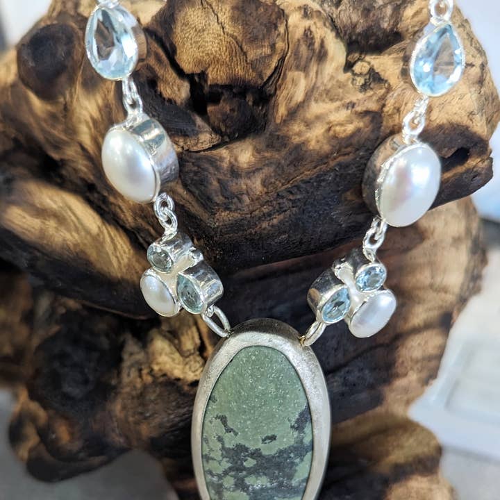 Collar Leland Blue Green Slag para venta al por mayor de Designs By Evon