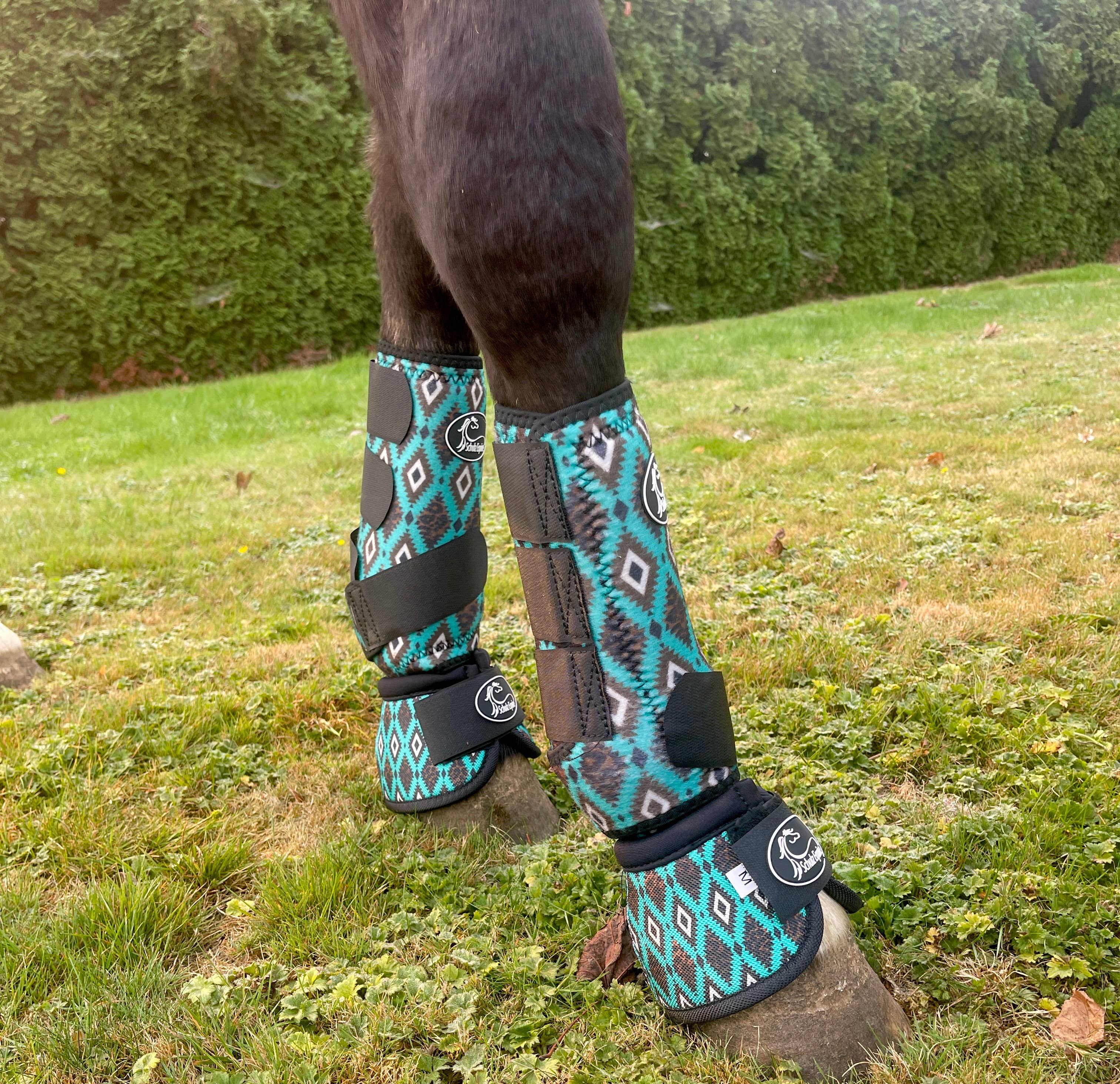 Schulz Equine – wholesale Ridutrustning – Schulz Equine bell boots med livfulla mönster24