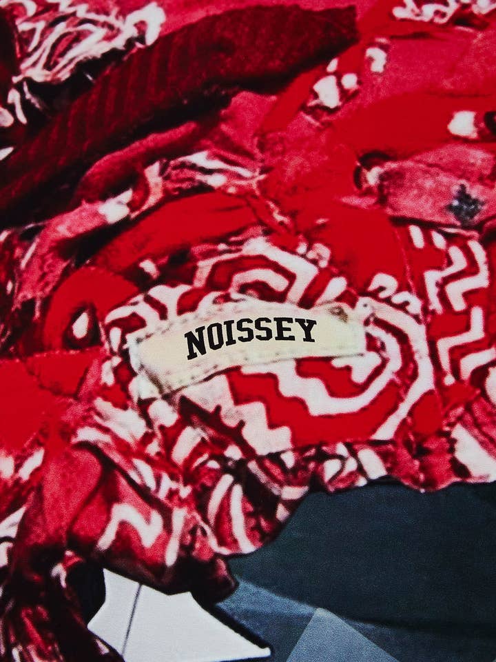 NOISSEY - Venta al por mayor Camiseta serigrafiada - Unisex - Camiseta con mascarilla de collage rojo roto3