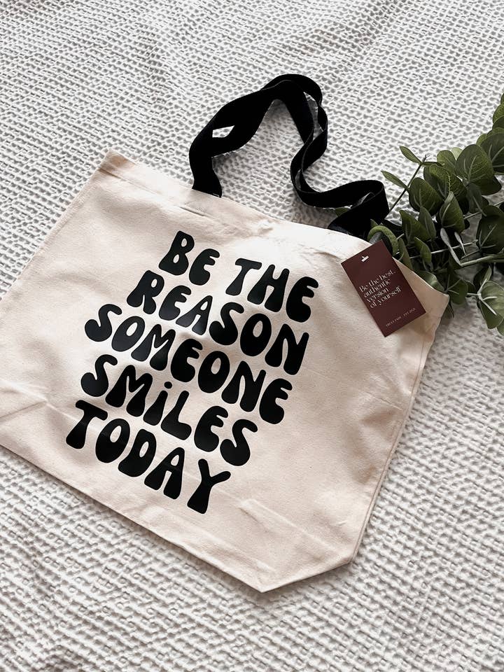Sac fourre-tout Be the Reason Smiles Today pour la vente par Truly Jade Designs