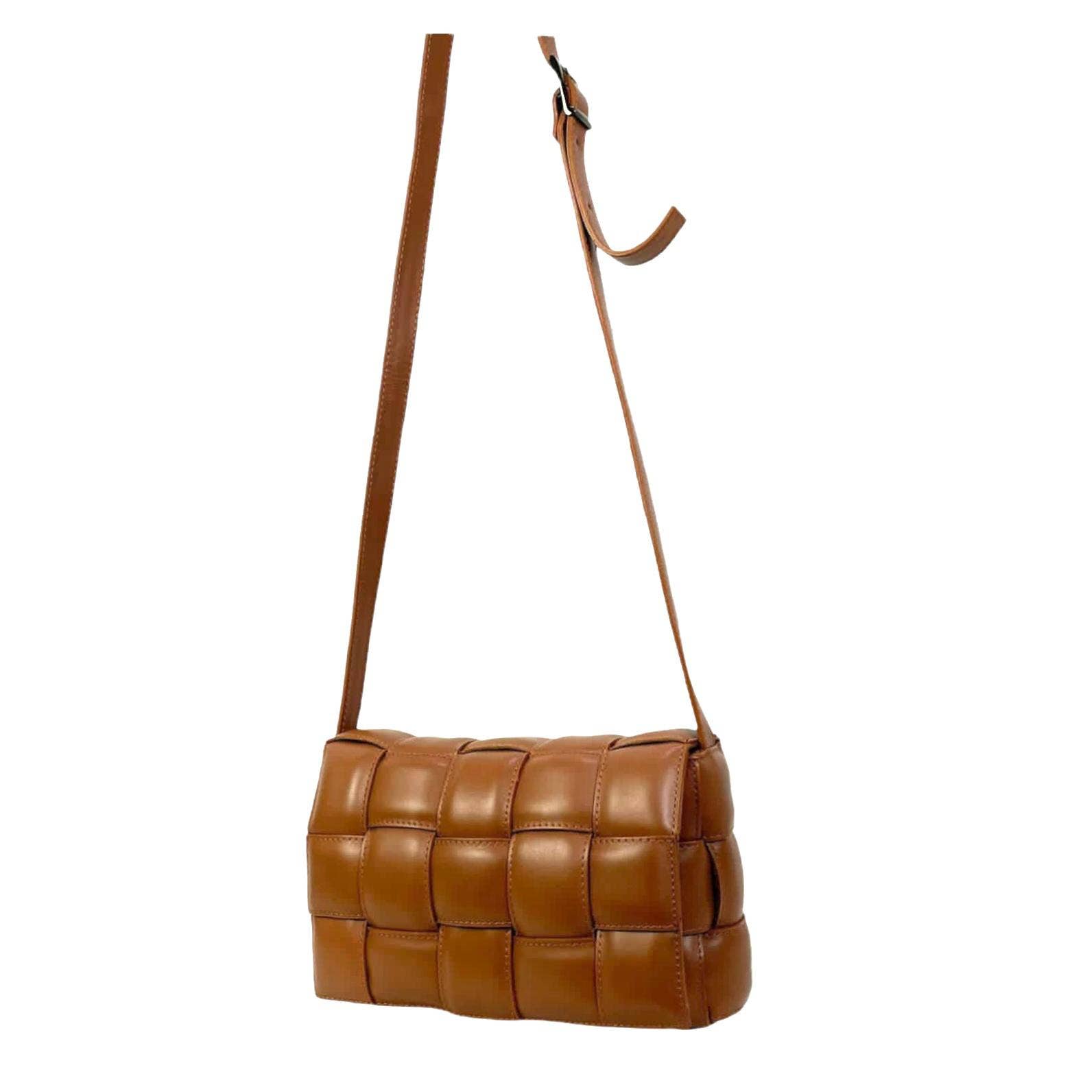 Chenson & Gorett - Vente Sac porté épaule – femme - Grand sac à bandoulière en cuir italien avec design quadrillé et rabat10