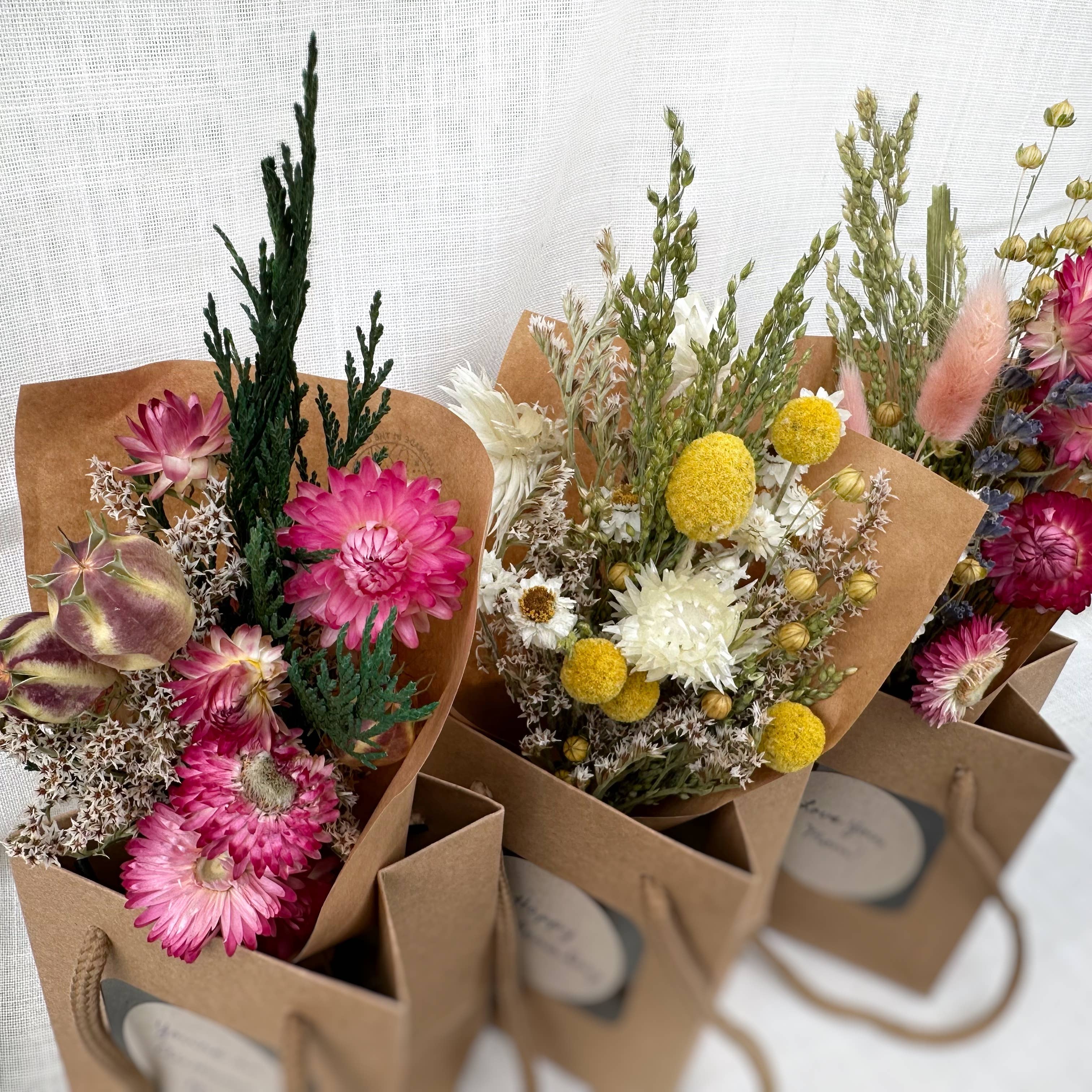 CA Studios - Wholesale Dried/Pressed Flowers - Happy Mother's Day Bouquet Bag Dried Floral Gift8