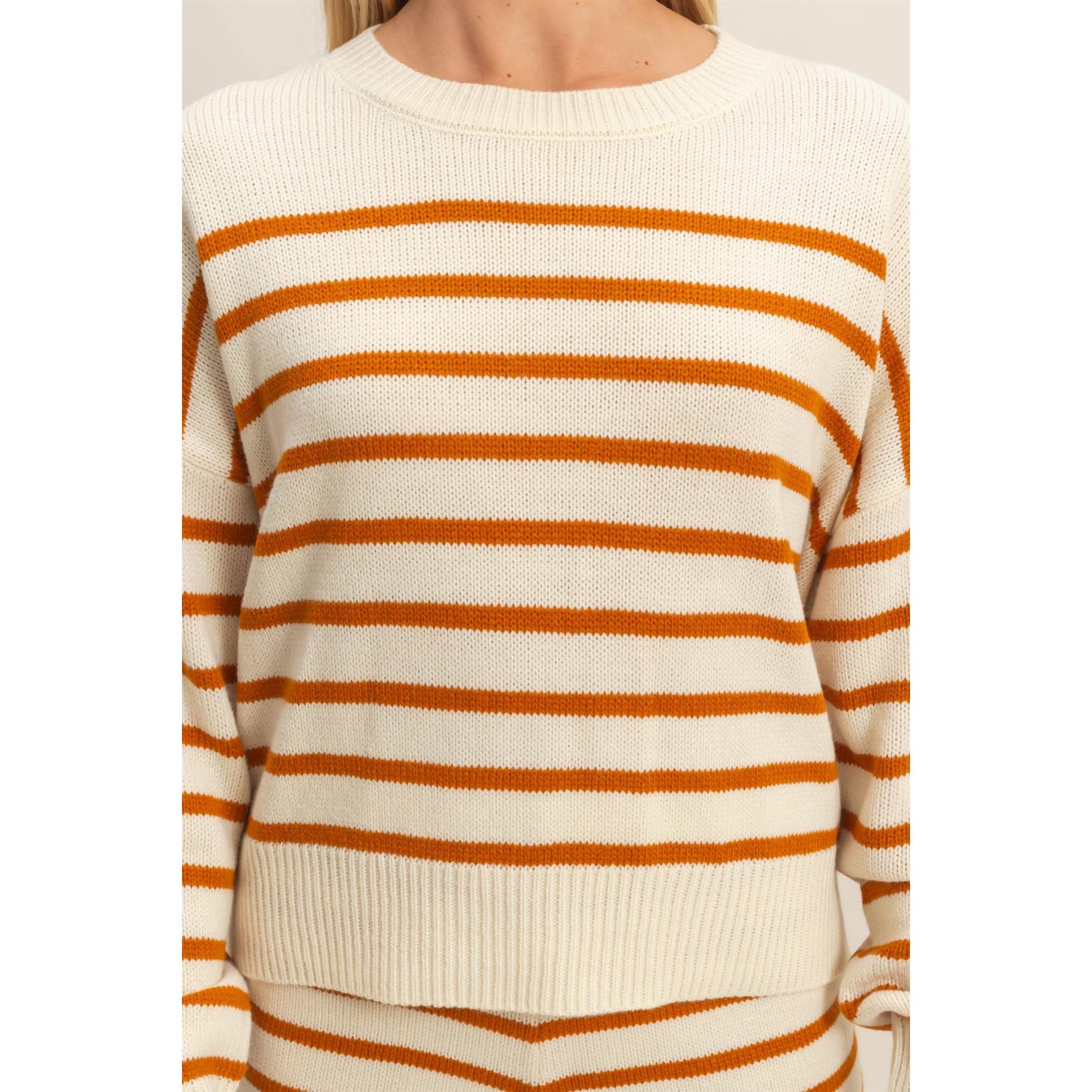 HYFVE – Großhandel Set aus Oberteil und Shorts (NICHT Loungewear) – Damen – Gestreiftes Strickpullover- und Shorts-Set8