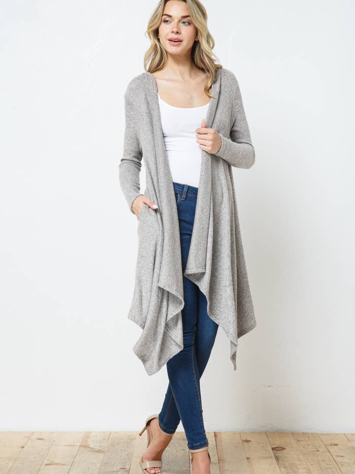 Cardigan à capuche à manches longues en tricot brossé Hacci pour la vente par Bloidy