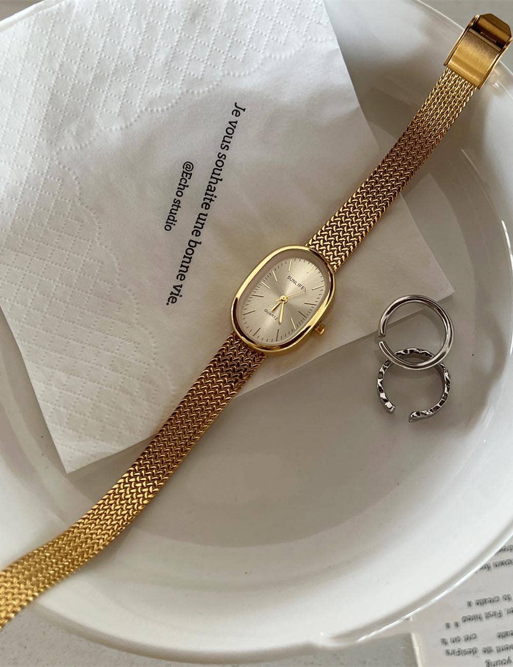 Dipped Shop - Vente Montre – femme - Montre rétro en acier inoxydable doré avec cadran ovale DP25E4460