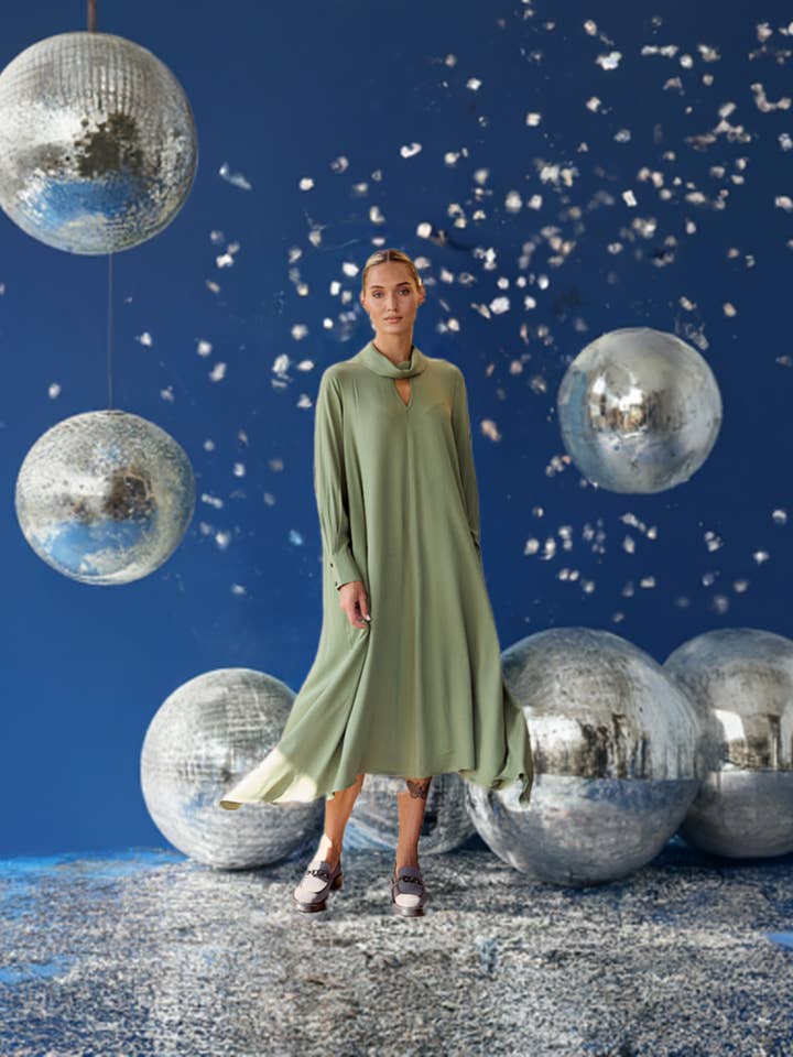 Abito ampio a trapezio con orlo asimmetrico per la vendita all'ingrosso da parte di Azuri Fashion Group