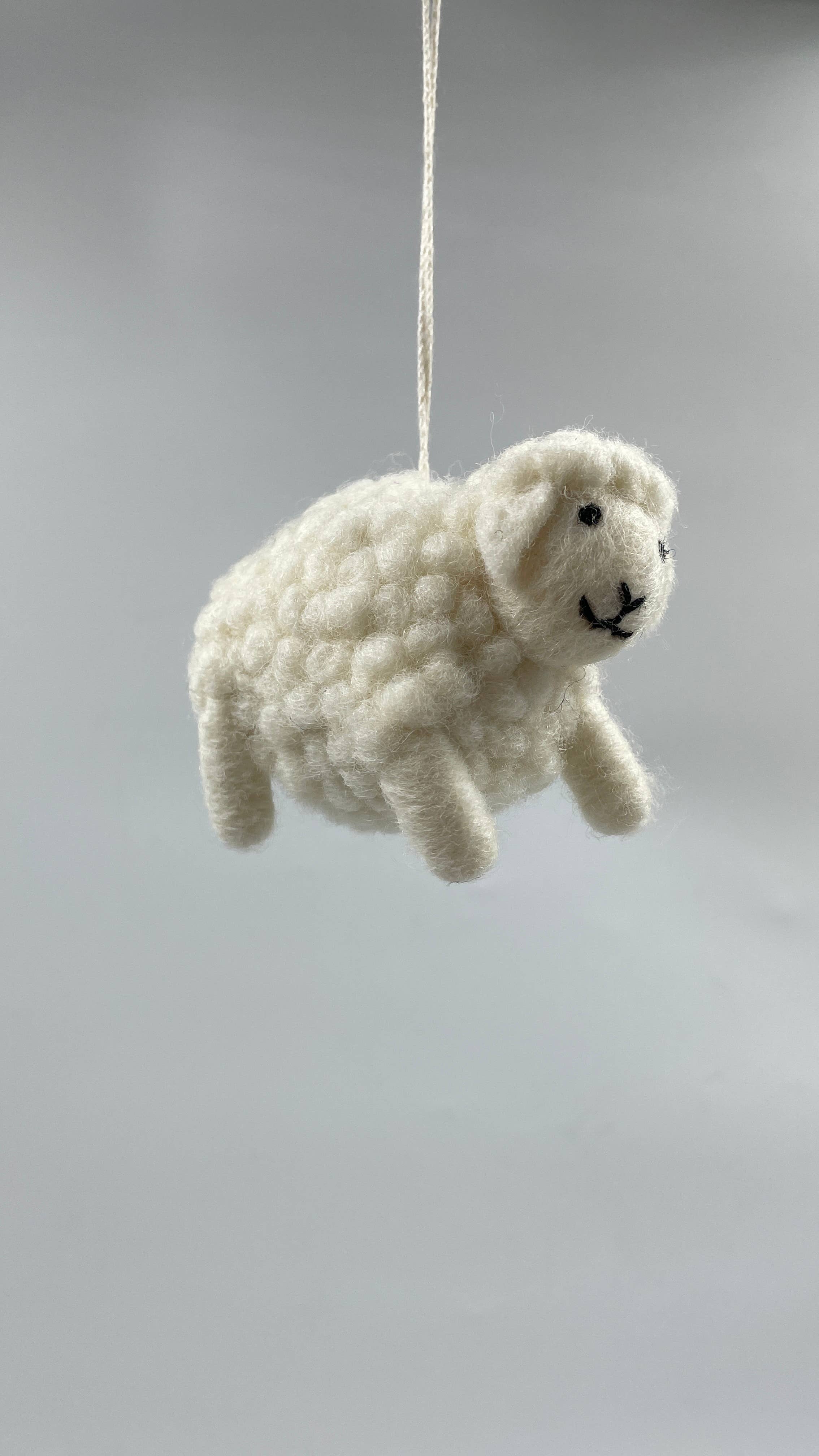 Funky Yak Ltd – wholesale Prydnad – Dekorationer/Ornament av Får i Filt2