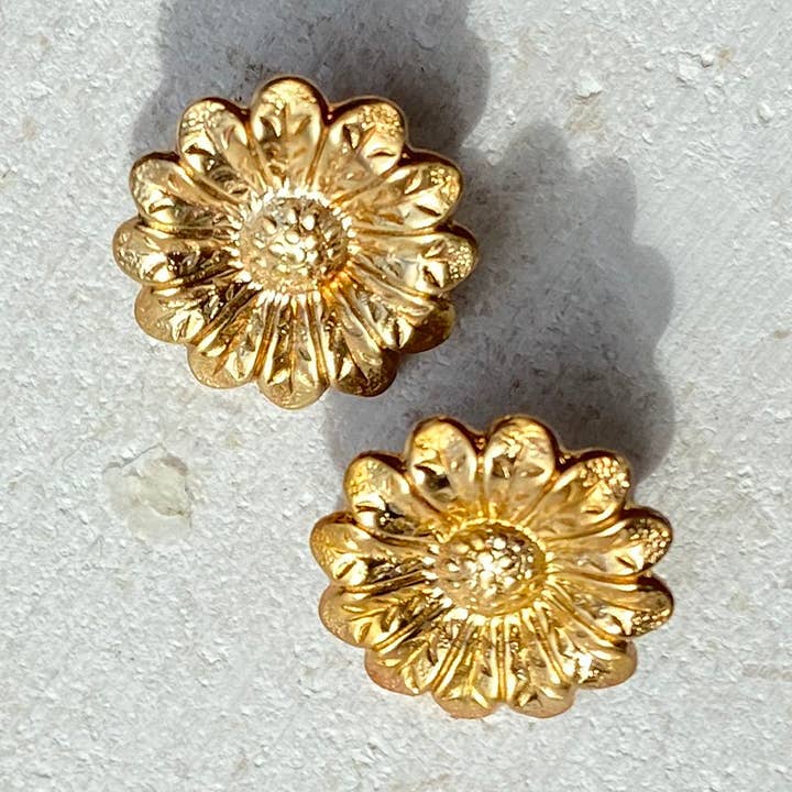 Daisy oorknopjes voor wholesale door We Dream in Colour