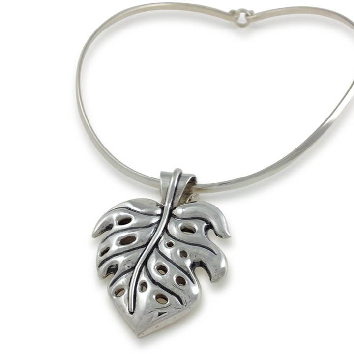 Monstera Pendant Large with Clasp for wholesale by Paradisus