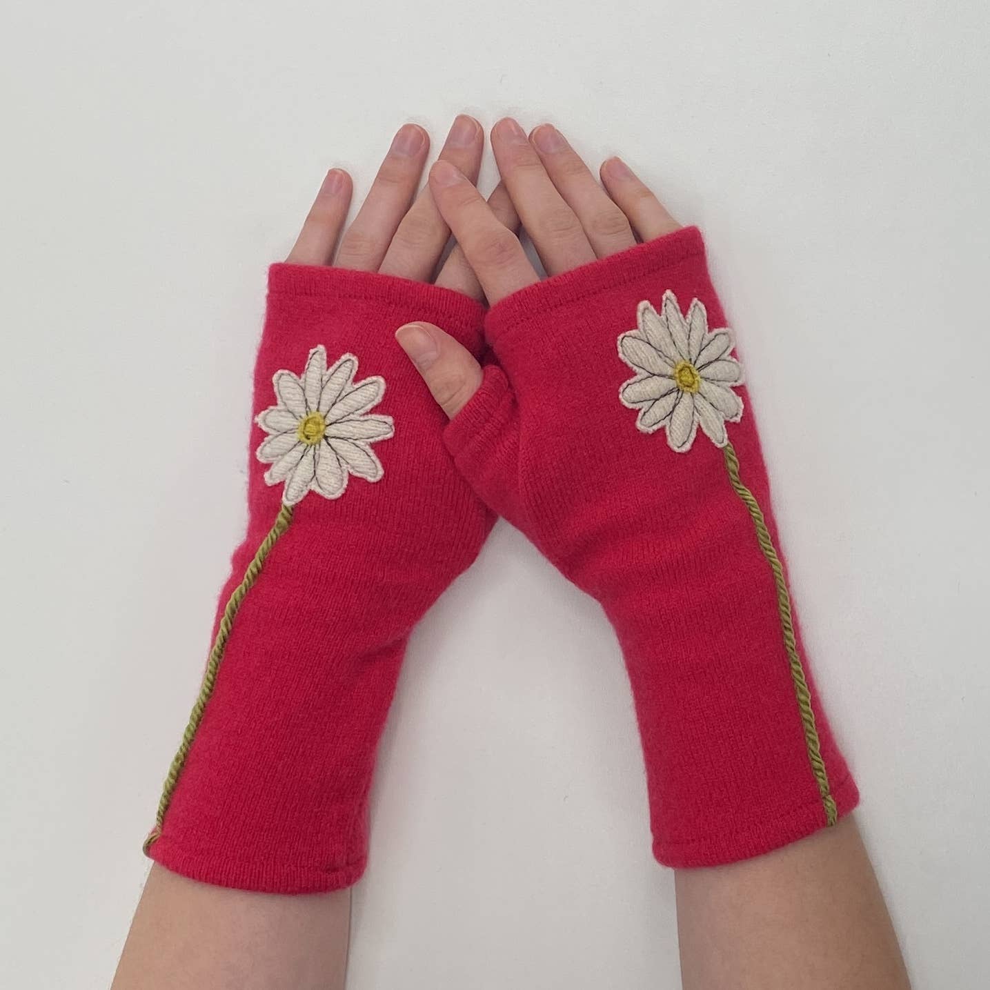 Sardine Clothing Co. - Wholesale Gloves - Women's - Fingerless Cashmere Gloves-Daisy3