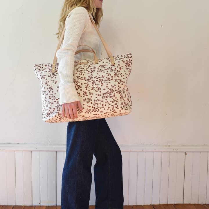 Sac de week-end Dark Clay + Clay Aster E pour la vente par Erin Flett