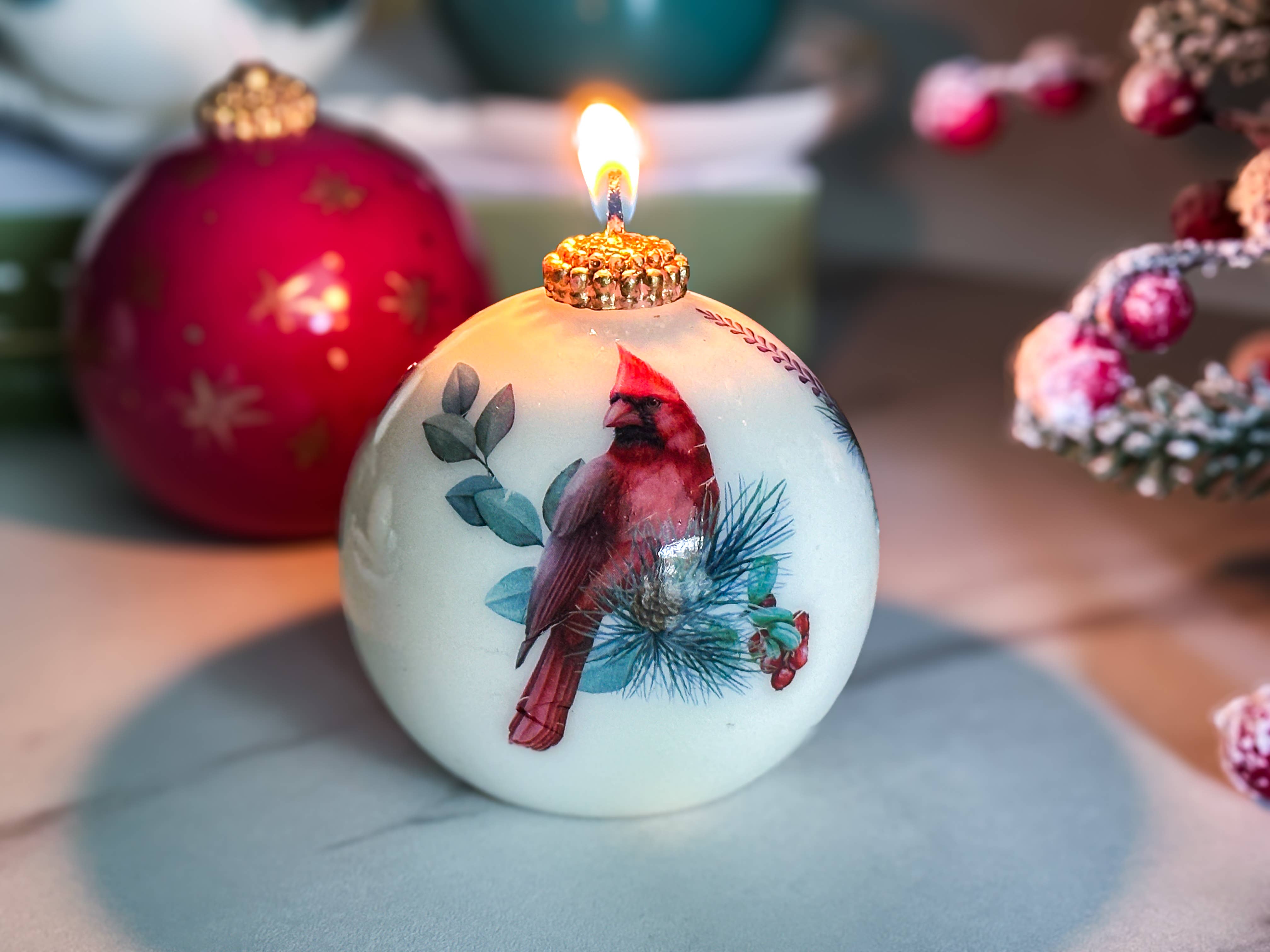 VR.candle - Wholesale Novelty Candle - Candle with Cardinal | Vintage Style Christmas Candles1