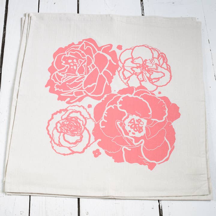 Hearth and Harrow – Großhandel Papier- & Stoffserviette – Servietten aus Bio-Baumwolle — Pfingstrosenblüten-Design in Korallenrosa