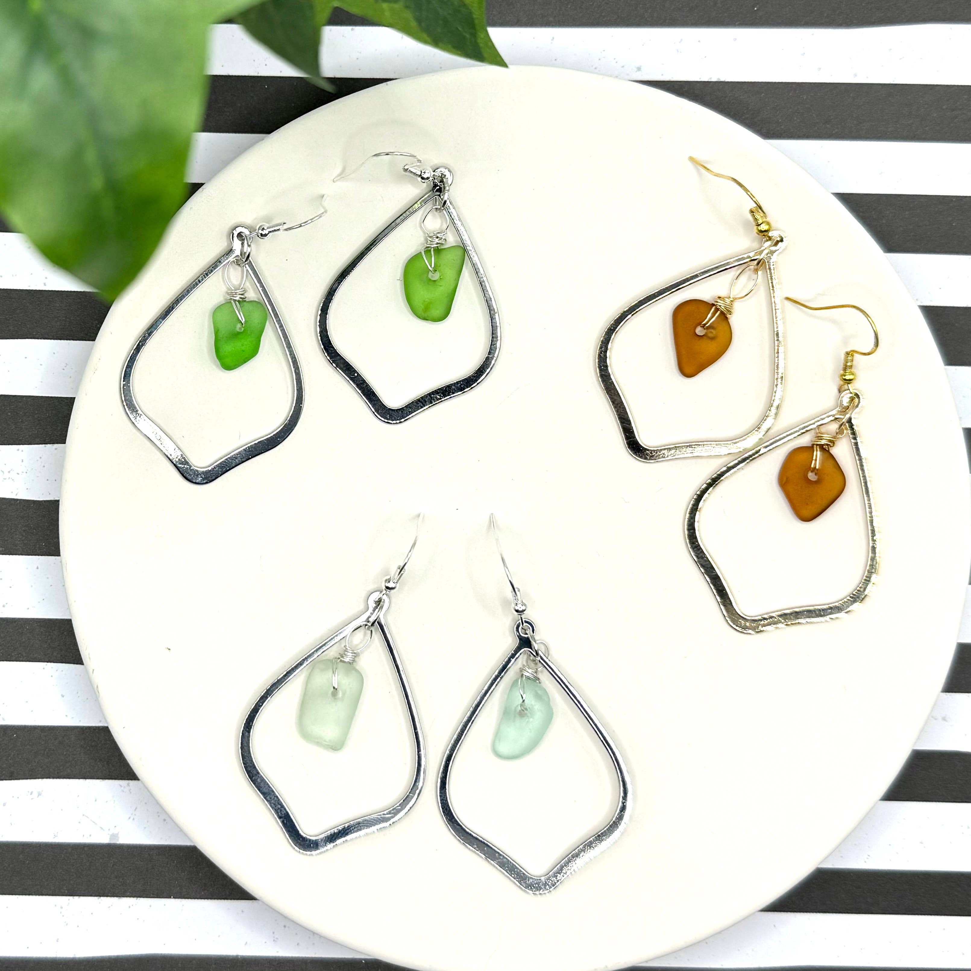 Cyn Elizabeth Studios - Vendita all'ingrosso Orecchini pendenti - Orecchini in Vetro di Mare Luna Tide1