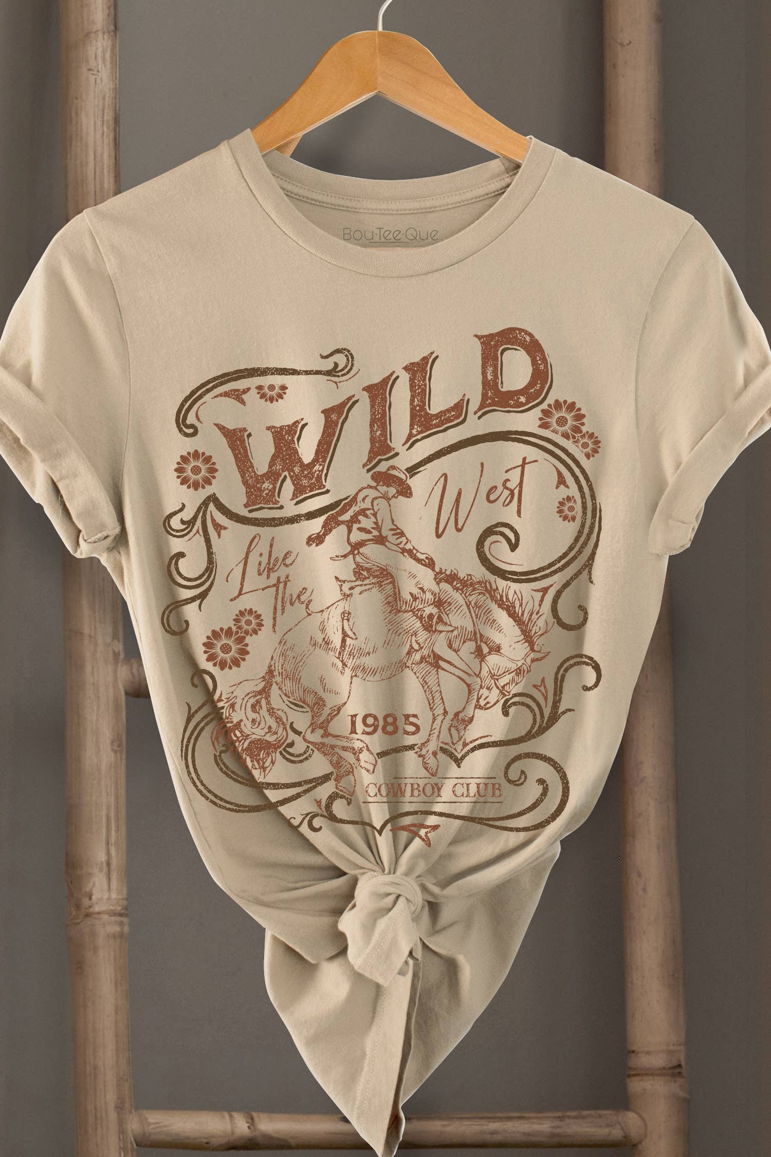 BouTeeQue Closet - Vente T-shirt sérigraphié – femme - 1162T - Coupe décontractée en jersey de coton - WILD WEST2