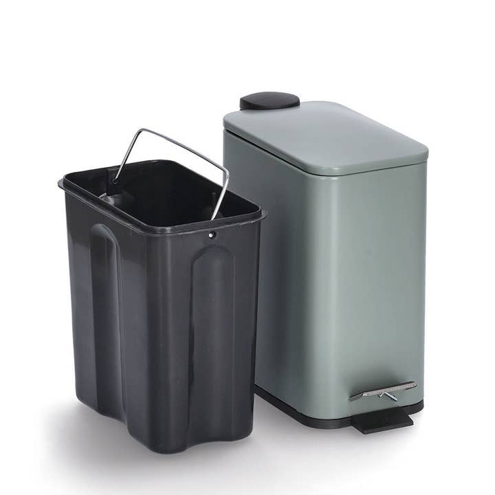 Zeller Present - Wholesale Bathroom Trashcan - Pedal Bin M. Soft Close, 5 Ltr, Metal/Plastic5